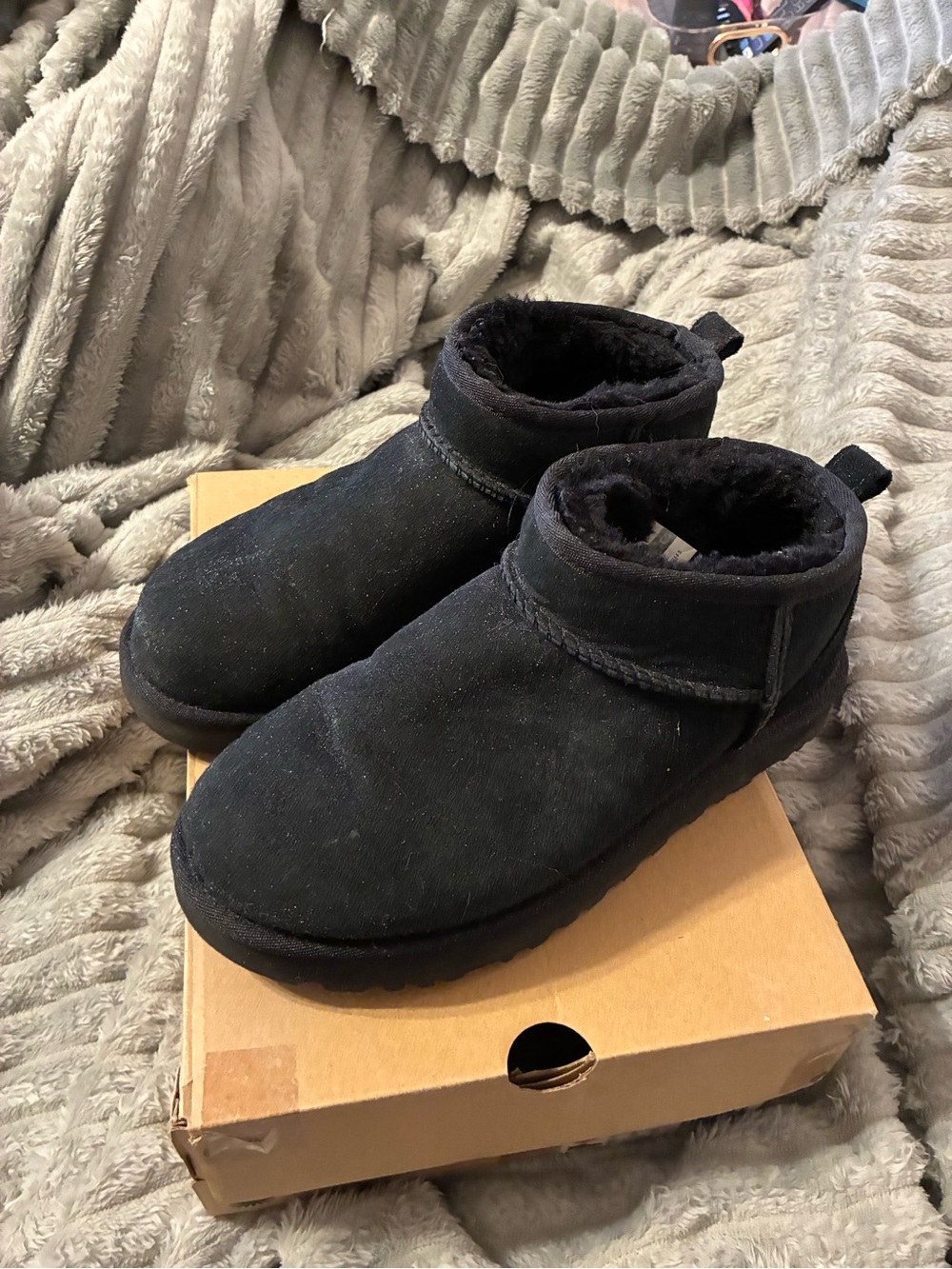 UGG W Classic Ultra Mini - size 9
